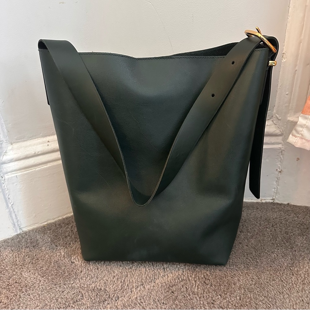 Madewell Essential Bucket Tote in Green